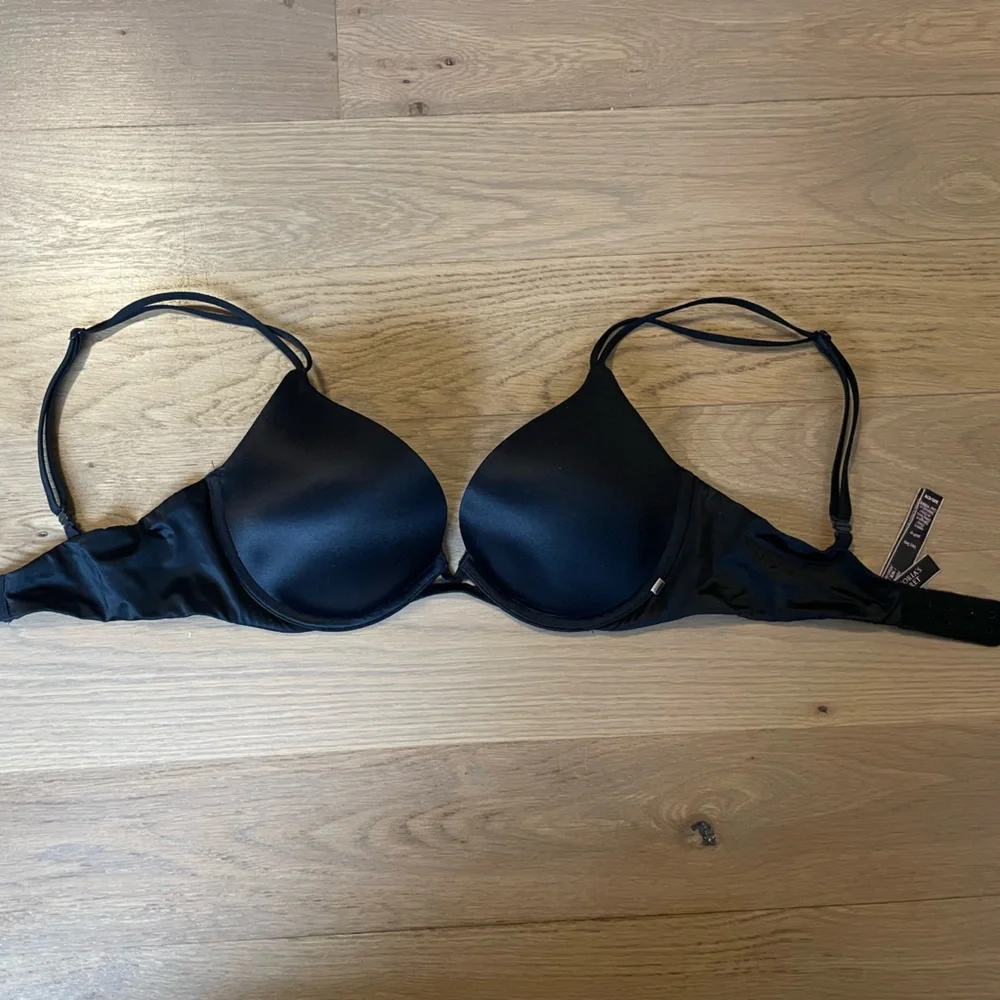 Victoria’s Secret Very Sexy Push-Up Bra in Black 32D - Picture 2 of 5